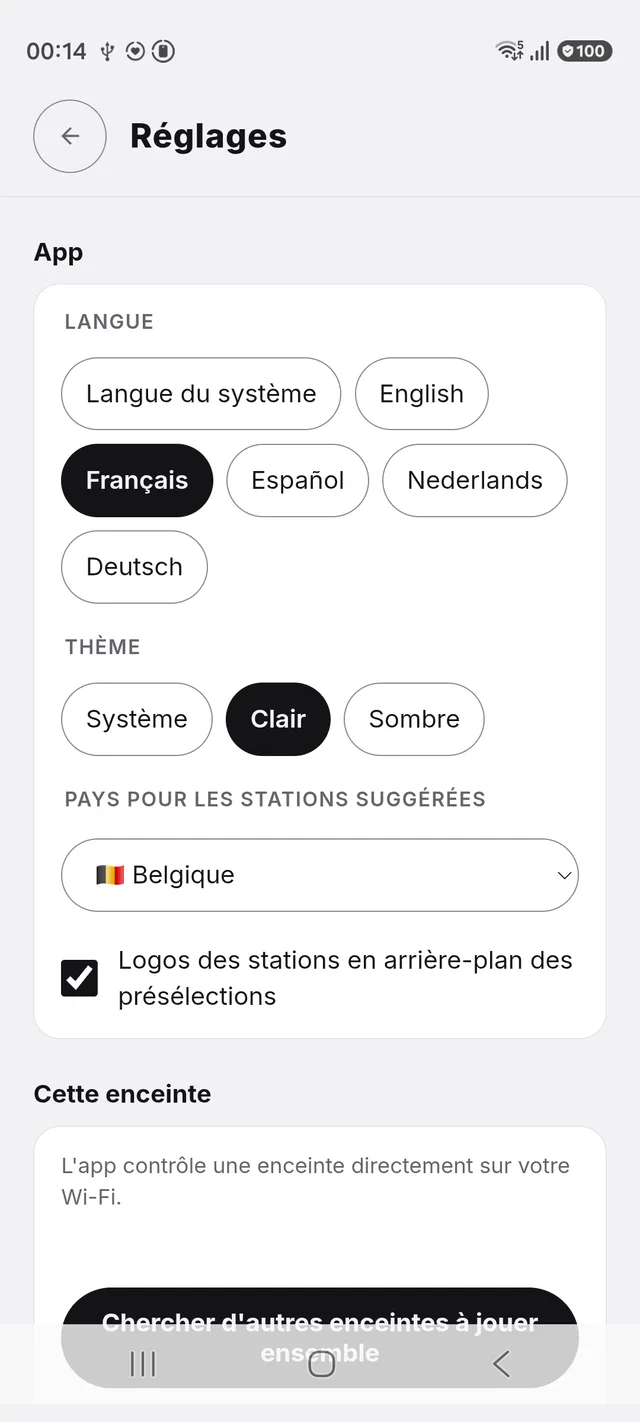 L'écran de réglages de Mast : choix de la langue et du thème, un bouton pour rechercher des enceintes sur le réseau, et un champ pour saisir l'adresse IP d'une enceinte.